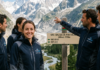 Team in softshell jackets by Mont-Blanc sign; text: «LES MEILLEURES VESTES SOFTSHELL POUR VOS ÉQUIPES».